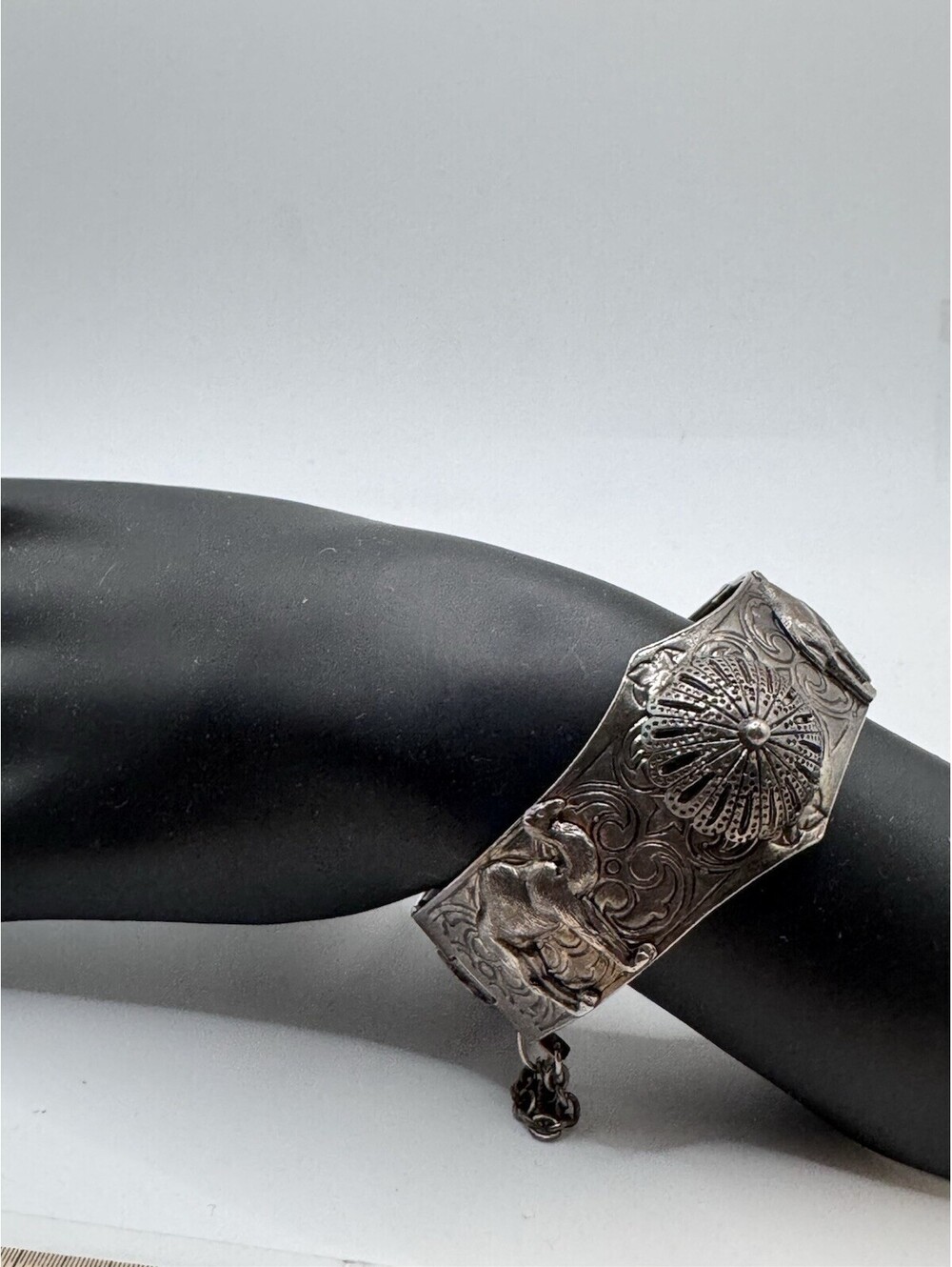 Vintage Middle Eastern Hamsa Gazelle Silver Tone Wide Hinged Cuff Bracelet 6.75"